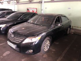 Автомобиль TOYOTA Camry