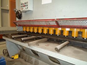 Листовые ножницы гидравлические MYS3800/